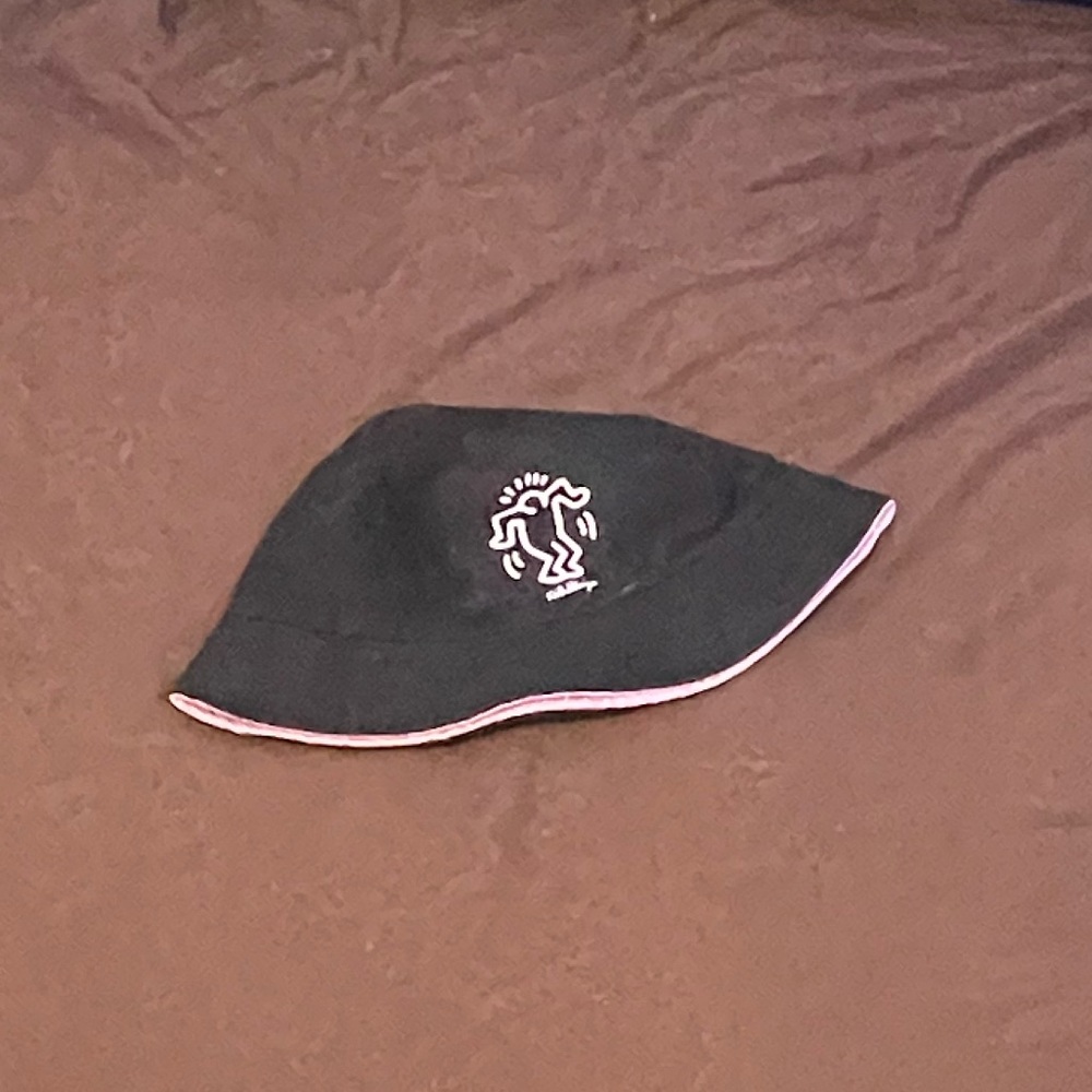 Reversible bucket hat